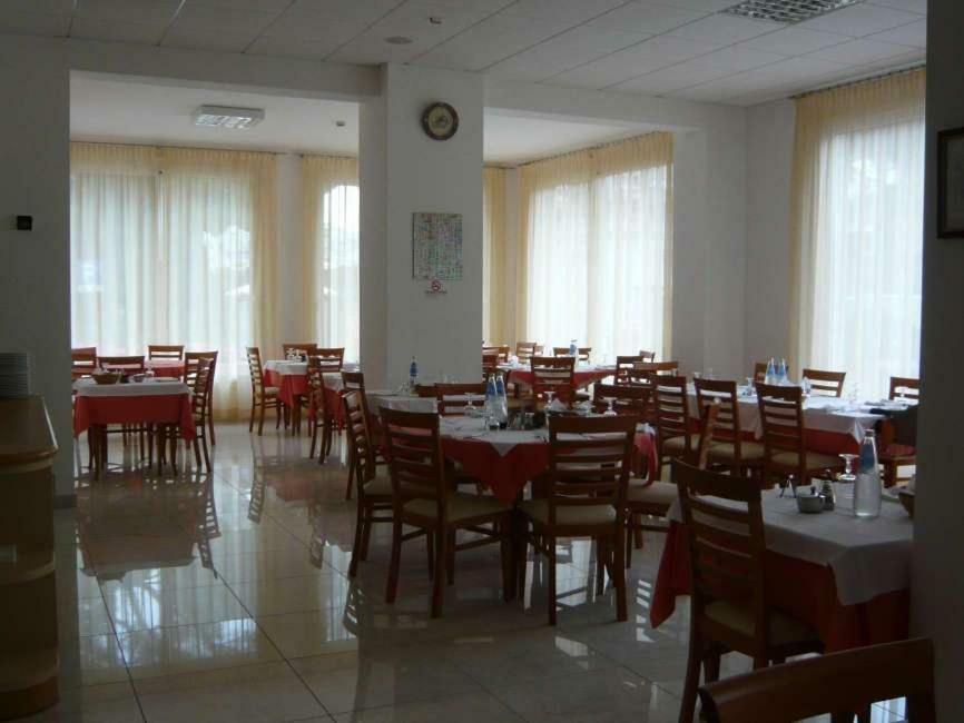 Hotel Calipso Лідо-дельї-Естензі Екстер'єр фото